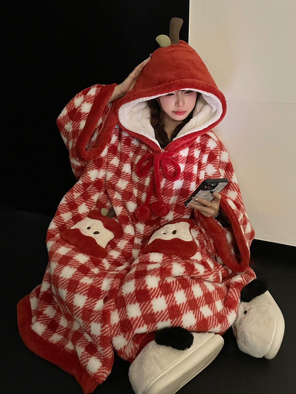 Apple-Design Hooded Fleece Pajama Robe 🇰🇷