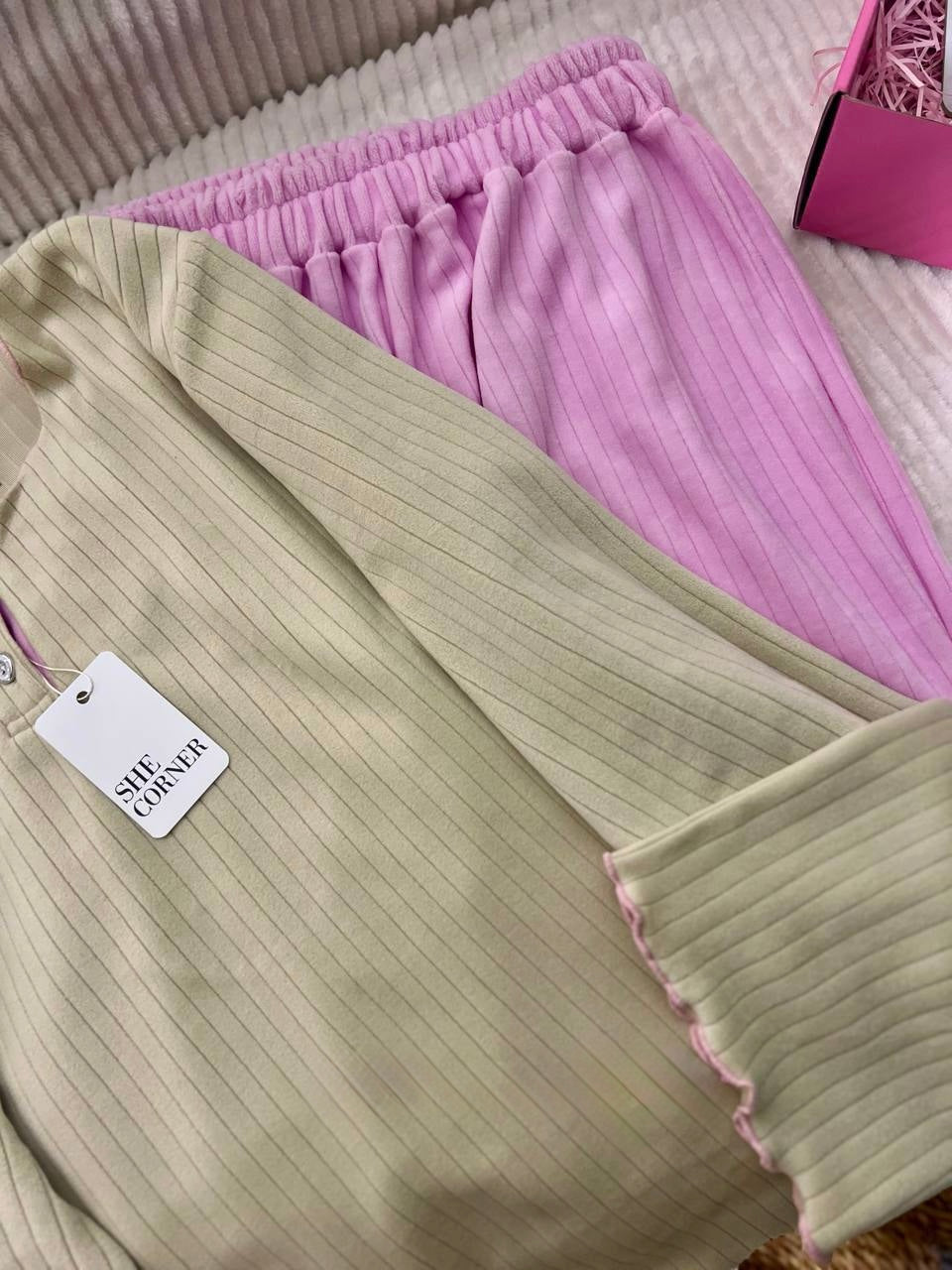 Ribbed Velvet lining