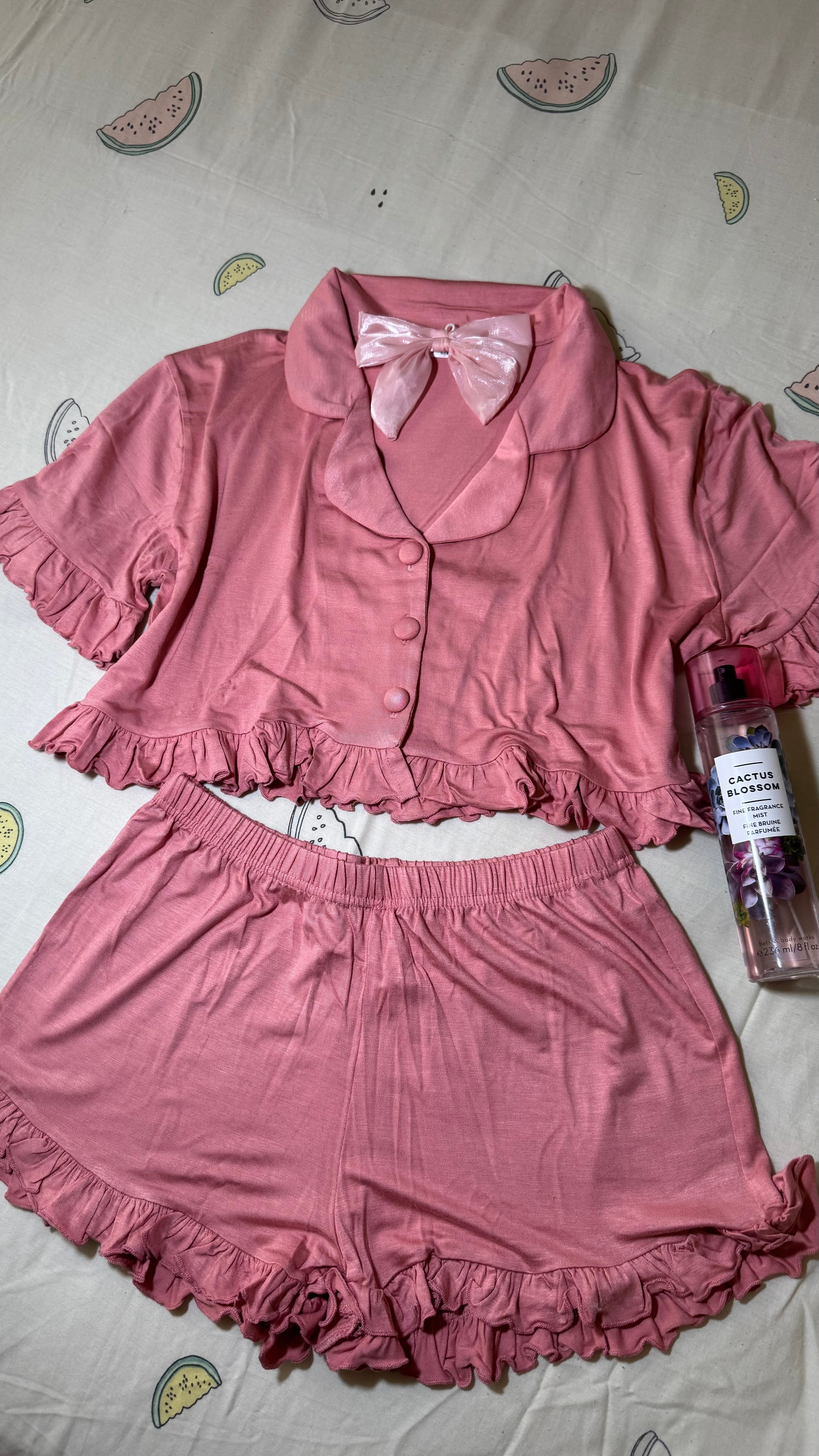 Ruffles pajamas 🩷💛